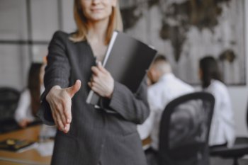 70% работодателей внедряют ИИ в найм — исследование 70% работодателей внедряют ИИ в найм — исследование