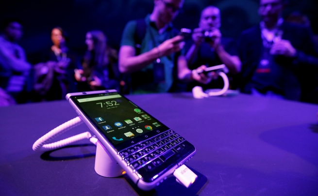 Продажи новой модели BlackBerry в России начнут пять ритейлеров