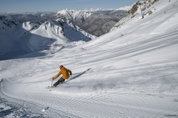 «Горный спор» на Ozon: снаряжение для лыж или сноуборда россияне покупают чаще всего