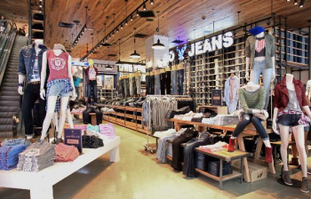 American Eagle намерена закрыть треть своих розничных точек