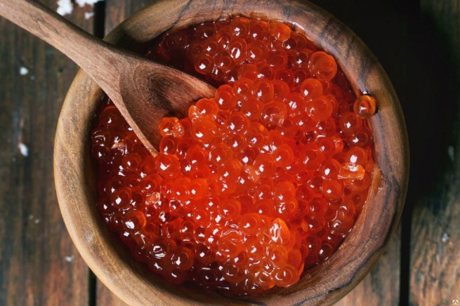 Россия может ограничить экспорт красной икры из-за рисков ее дефицита