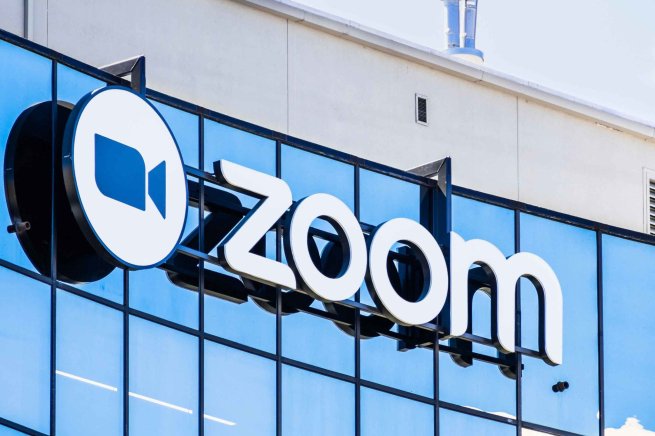 Zoom сократит штат сотрудников на 15% Zoom сократит штат сотрудников на 15%