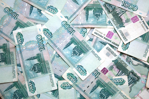 Расходы россиян вернулись к апрельским значениям Расходы россиян вернулись к апрельским значениям