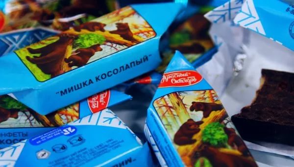 Латвия запретила продажу российских конфет «Мишка косолапый» 