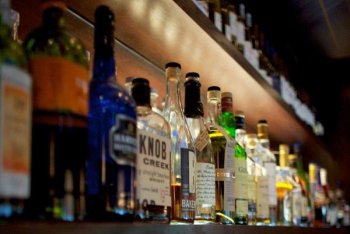 Госдума приняла закон, уточняющий порядок лицензирования продаж алкоголя