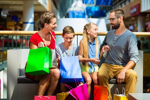 Как обезопасить детей во время предновогоднего шоппинга в торговом центре