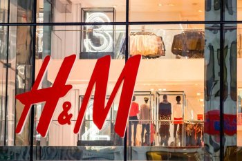 H&M будет постепенно закрывать магазины в России, начав с Сибири
