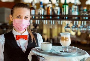 Бизнес-омбудсмен предложил отменять антиковидные ограничения для ресторанов при вакцинации 90% сотрудников