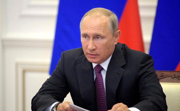 Владимир Путин объявил об отмене следующей рабочей недели