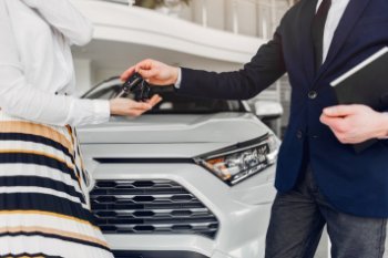 Продажи новых легковых автомобилей в апреле выросли на 10,8%