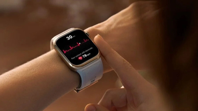 Впервые в России Huawei сравнялась с Apple по доходам на рынке умных часов