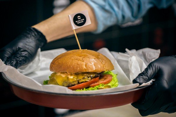 Black Star Burger начала доставлять бургеры на дом в Грозном