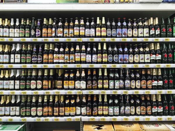 Больше половины пива на российских прилавках выпускается с нарушениями