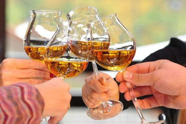 Около 40% проверенного в РФ алкоголя оказалось контрафактным