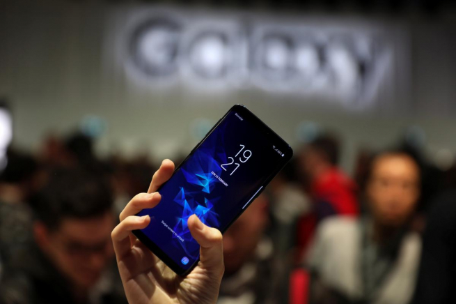 Samsung представила новые версии флагманских смартфонов Samsung представила новые версии флагманских смартфонов
