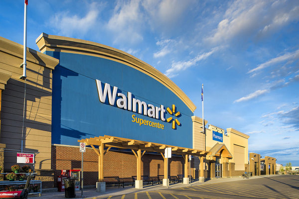 Walmart достиг рекордного роста продаж в США за последние десять лет