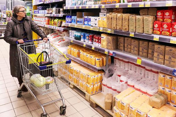 Ритейлеры просят поставщиков не повышать цены на базовые продукты Ритейлеры просят поставщиков не повышать цены на базовые продукты