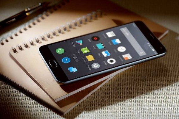 Новый «российский» смартфон Pixelphone M1 поступил в продажу 