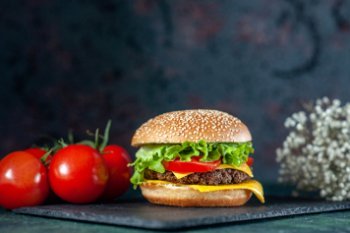 «Вкусно — и точка» объяснила причины отклонений в весе бургеров