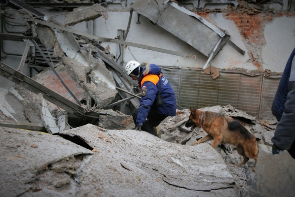Крыша завода обрушилась в Дзержинском, есть погибшие