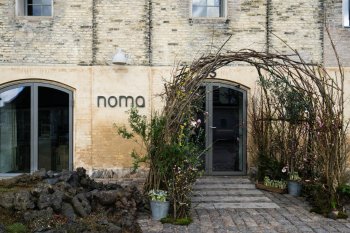 Один из лучших ресторанов мира Noma закроется из-за переработок и жалоб сотрудников на условия труда
