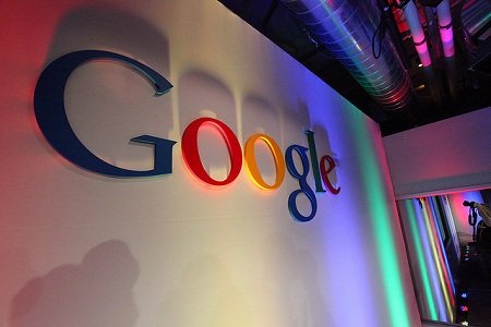 Google переводит российских инженеров в другие страны из-за закона о хранении данных
