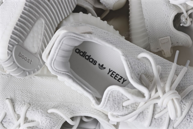 Adidas направит средства от распродажи остатков товаров бренда Yeezy на благотворительность