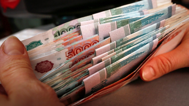 44% россиян откладывают часть зарплаты на крупные покупки
