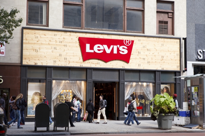 Самое главное в e-commerce за неделю: открытие онлайн-магазина Levi's и торговля продуктами в Ozon