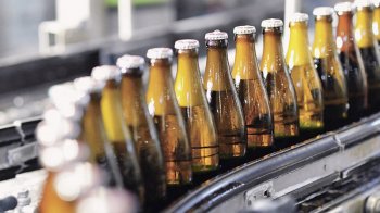 Бизнес просит разрешить торговлю некрепким алкоголем на АЗС