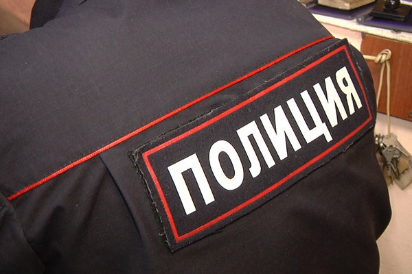 Мошенник ограбил магазин в Барнауле, представившись его директором