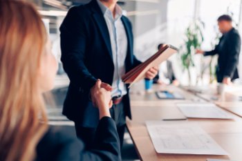 Рынок труда 2025 в ритейле и FMCG: особенности найма и востребованные компетенции руководителей