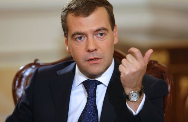 Медведев не поддерживает введение ограничений работы зарубежных торговых сетей