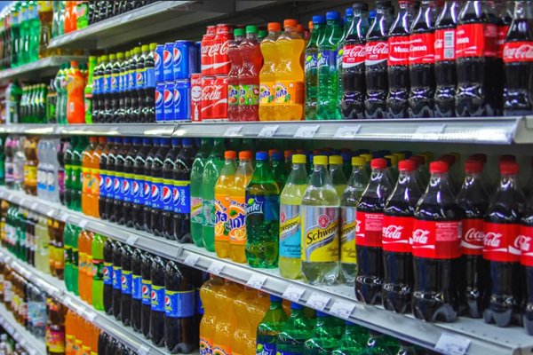 В России резко снизились продажи газированных напитков без сахара