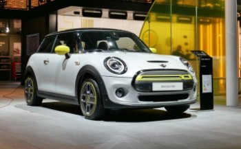 BMW отзывает более 140 тыс. электромобилей Mini Cooper