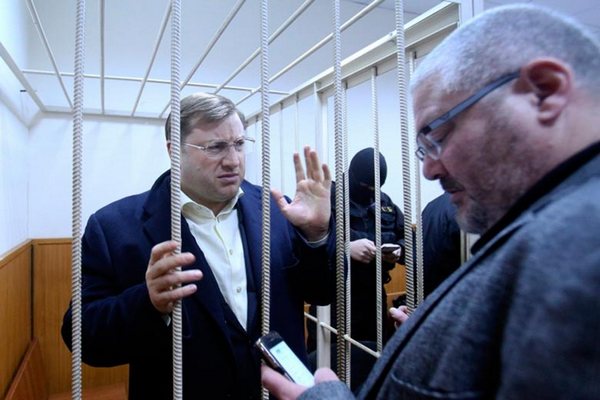 Михальченко частично признал вину в контрабанде элитного алкоголя