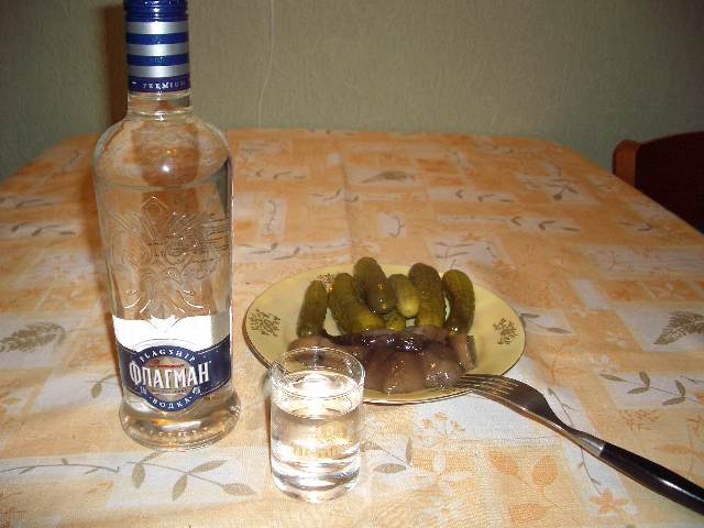 Житель Москвы обнаружил в бутылке водки стекло 