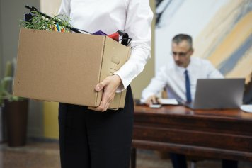 По каким причинам чаще всего увольняются сотрудники разных поколений