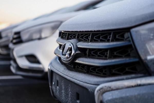 Продажи авто в РФ упали в 2019 году на 2,3% Продажи авто в РФ упали в 2019 году на 2,3%