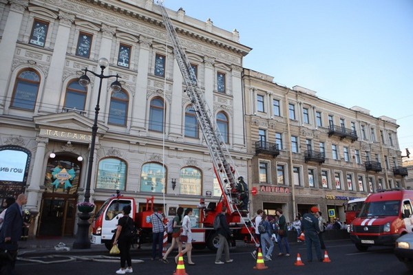 Торговый центр «Пассаж» в Петербурге восстановил работу после пожара 