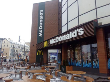 «Макдоналдс» в Белоруссии отовсюду убрал упоминания о бренде