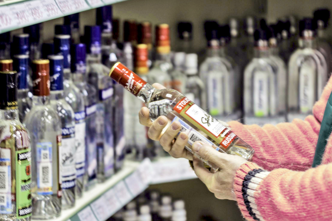 В России резко упали продажи водки и коньяка В России резко упали продажи водки и коньяка