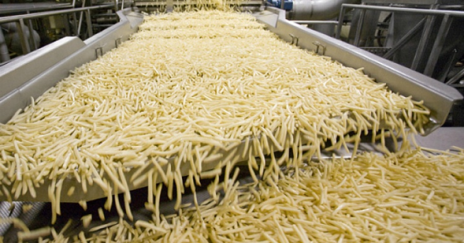 В Липецке на заводе по производству картошки фри отравились шесть рабочих