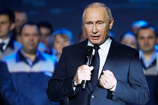 Путин назвал слишком большой комиссию для ритейлеров при безналичных расчетах