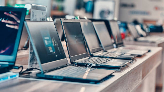 Более 1 млн ноутбуков скопилось на складах дистрибуторов электроники в России