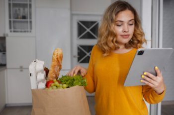 Россияне тратят в два раза больше при заказе продуктов и FMCG-товаров онлайн – исследование