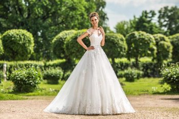 На AliExpress отметили рост спроса на классические свадебные платья