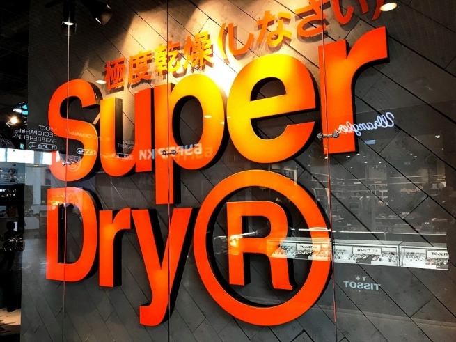 В МЕГА Бегая Дача открылся магазин Superdry 