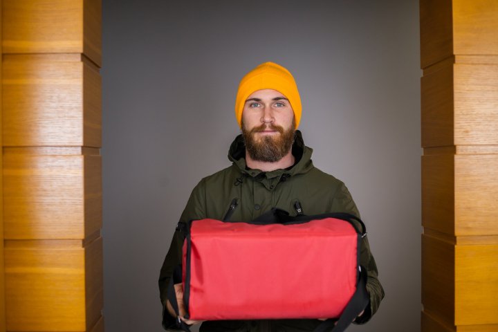 В новогодние праздники средний уровень оплаты курьерам вырос на 12%