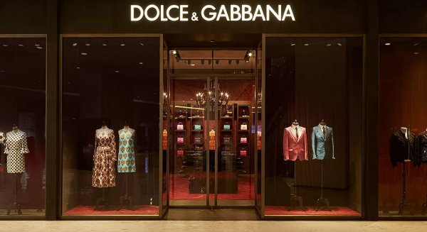 Прокуратура в Петербурге потребовала запретить в РФ рекламное видео Dolce & Gabbana